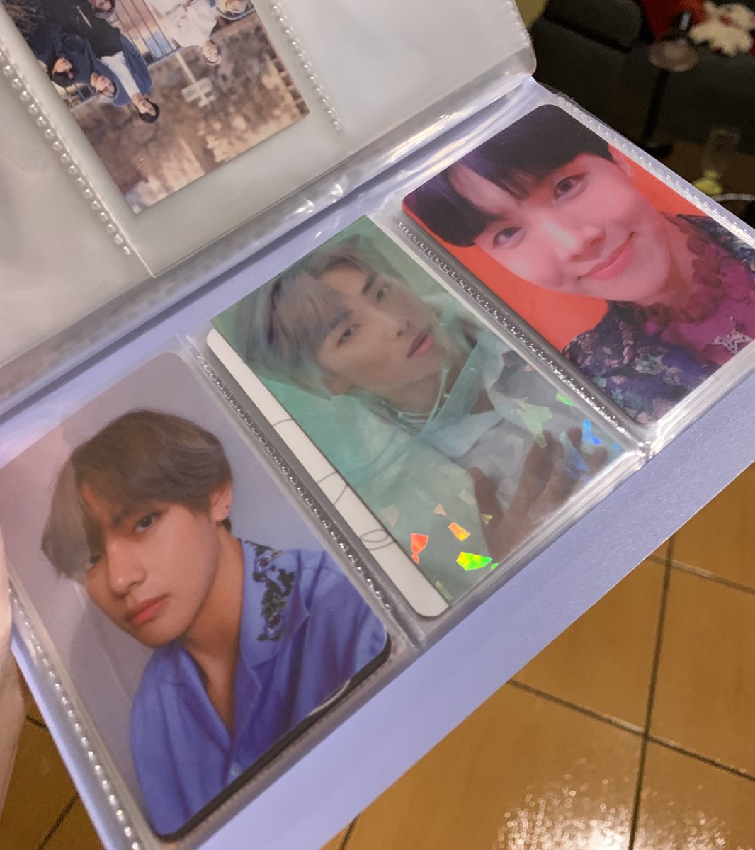 stanwheeinjinx's tweet photo. feedback super positivo pra @storenevermind, que me vendeu esses cards lindinhos e ainda veio um joonie holográfico de brinde! muito obrigada 🤧💕 https://t.co/AwM6aX3hyh