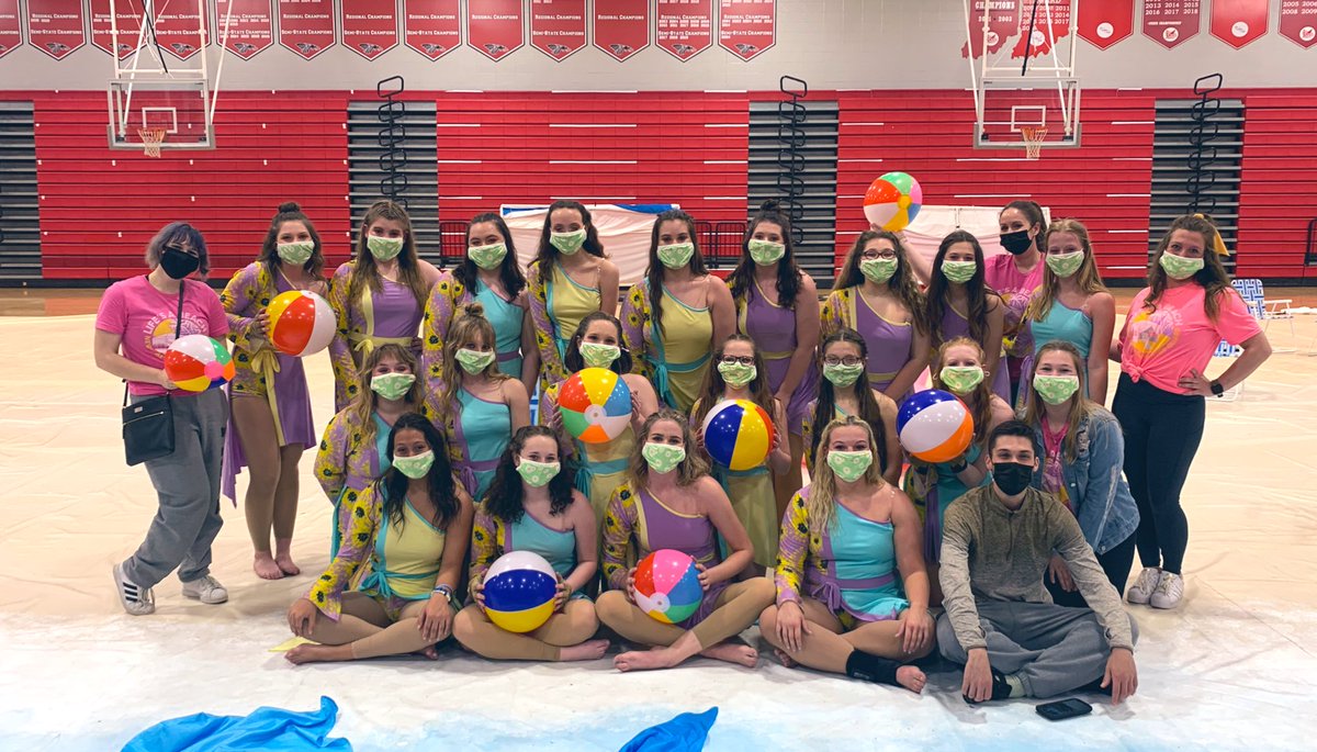 VoelzJames's tweet photo. Thanks to the students, coaches, directors, and parent volunteers for hosting a community performance tonight.  I love seeing the awesome teamwork in action. @SouthernHancock @llantrip @NewPalBand @MrsAmyDawson @MitchanerNPHS #WeAreDragons https://t.co/ZNZIrDRT7n