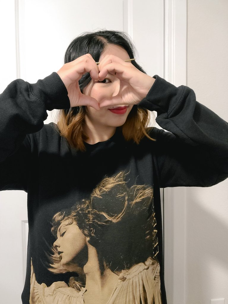 ceciliaychen16's tweet image. Head first, Fearless! 💛💛
We are so close! Are you guys ready?! 
@taylornation13 @taylorswift13 

Ps: I&apos;m getting emotional and it&apos;s not midnight yet! 🆘🚨
#FearlessTaylorsVersion #FearlessTaylorsVersionTONIGHT #Swifties