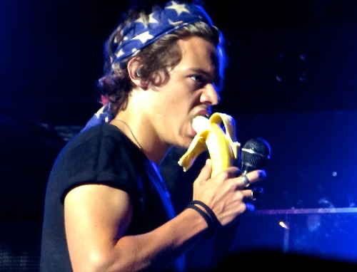 harry styles and bananas: a long thread for some reason?