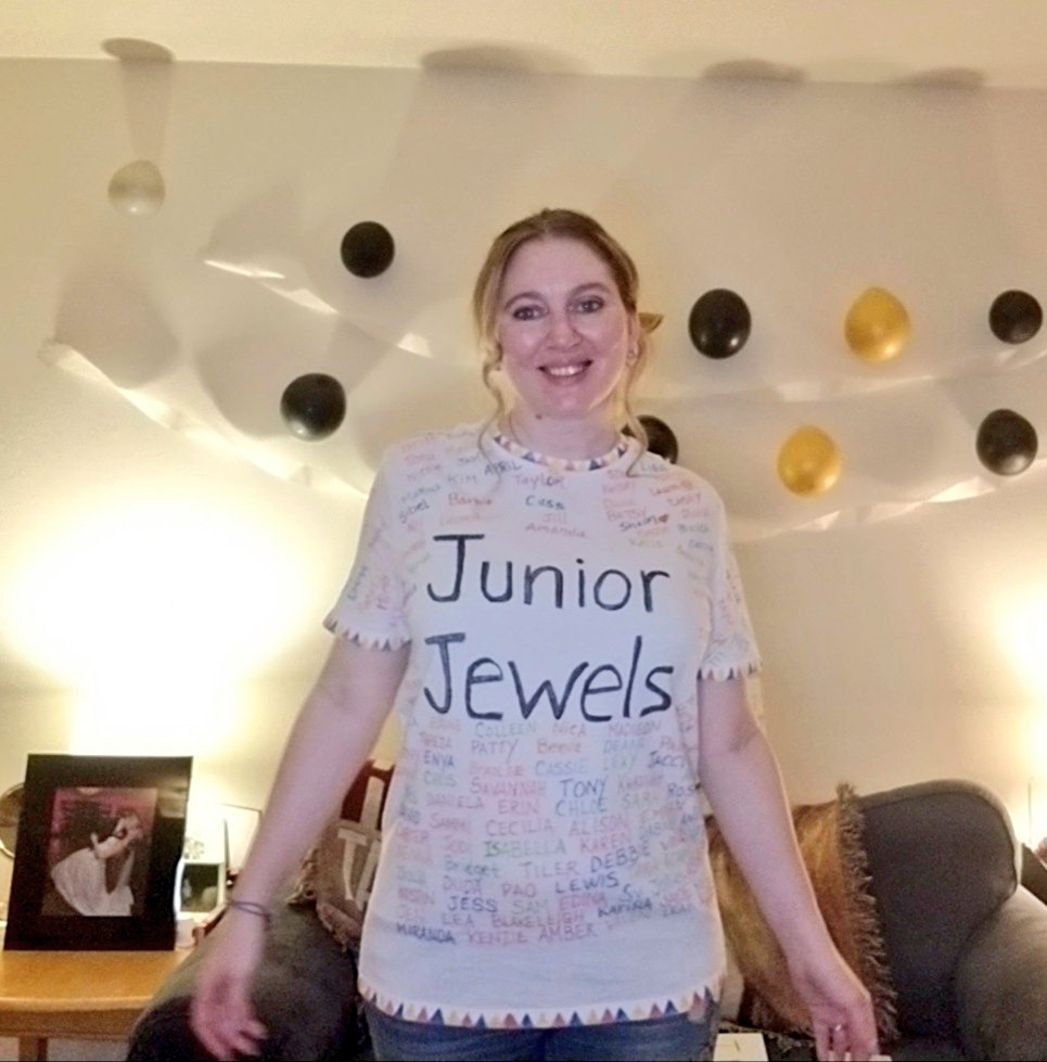 sweetx0love25's tweet image. Tell Me and my FRIENDS about #FearlessTaylorsVersionTONIGHT 💛👕 Junior Jewels style