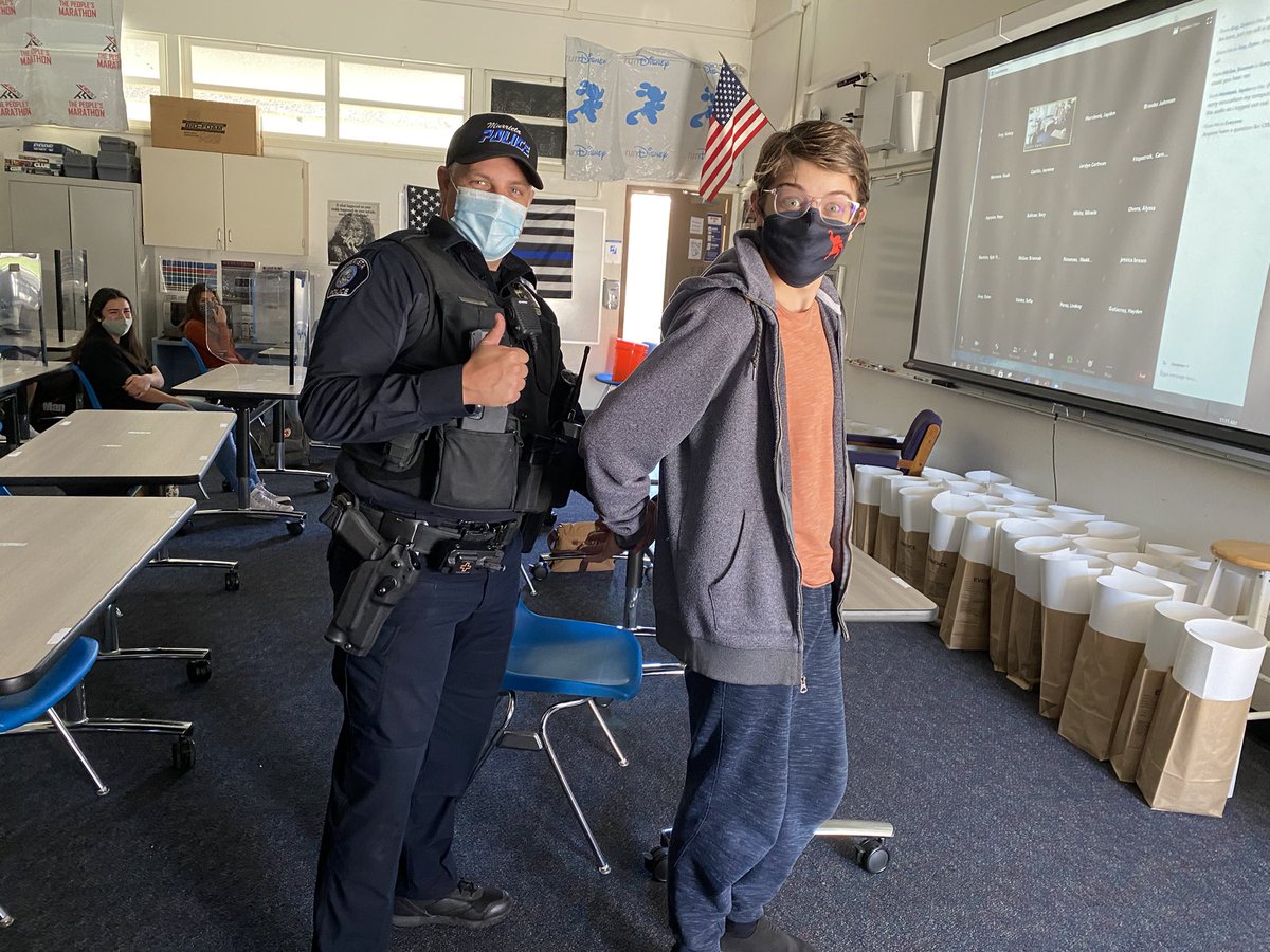 CarlsonsclassMV's tweet photo. Special last minute guest in 7th period.  Thanks MPD Officer Miller for being a great role model. Learning new things is fun!
#CriminalJustice #murrietapolicerocks #mpd https://t.co/tyaapn2EiP