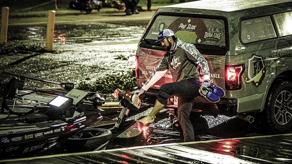 Got down and dirty literally at the Dovetail Games Bassmaster Elite at the Sabine.  Currently sitting mid-pack after scrounging up a limit.  Two big bites tomorrow 🙏.

📸 cred: @Outdoorshooter

#Bassmaster #BASSElite #SabineRiver #Bassmaster22