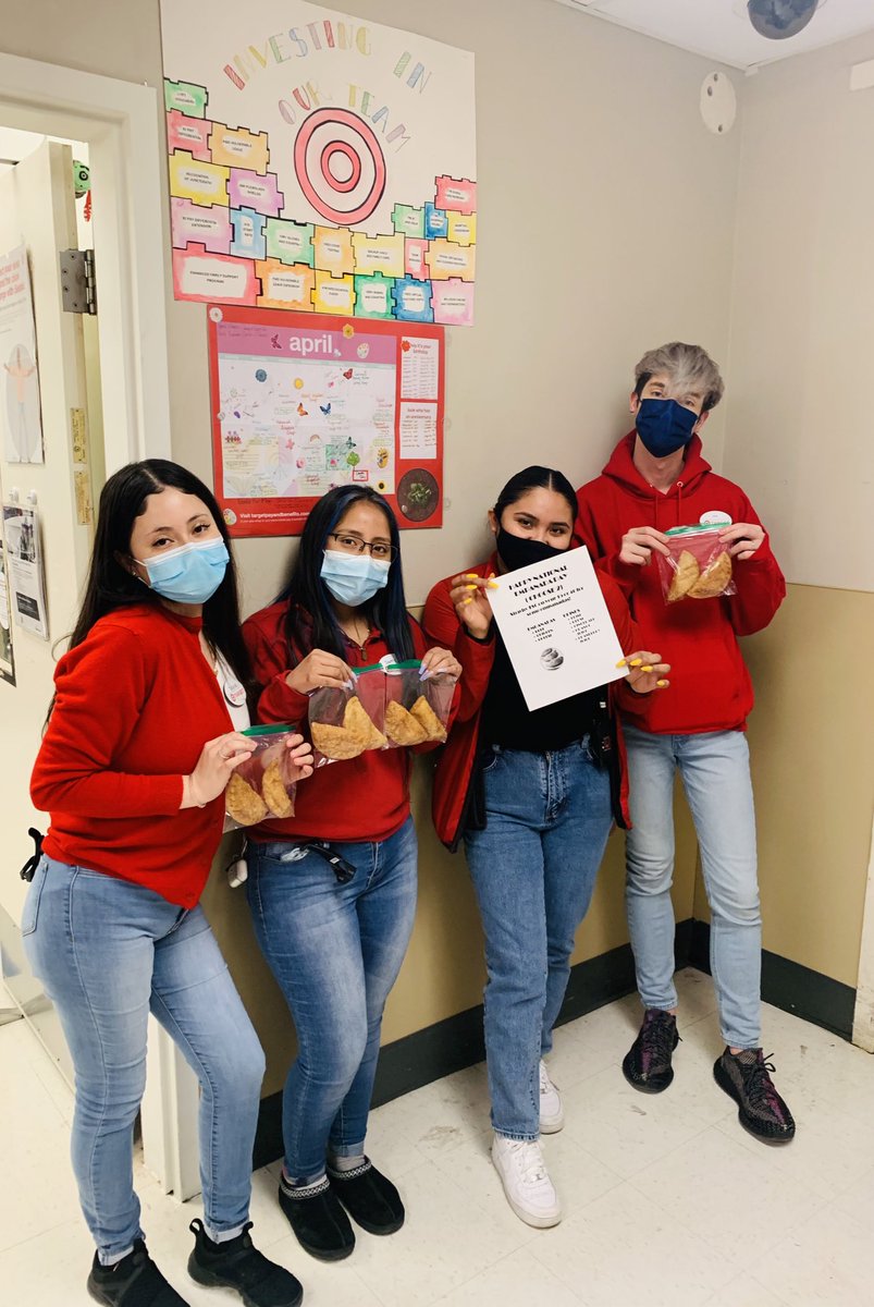 maria_chav_t's tweet photo. Recognizing our team today with empanadas on National Empanada 🥟day for having over 80% OFO by dpci pulls!!! 💪🏽 #WorkSomewhereYouLove🎯 #T2451 #FlushingStrong
@Gvolpe18 @MelodyPellot https://t.co/maVR4Syska