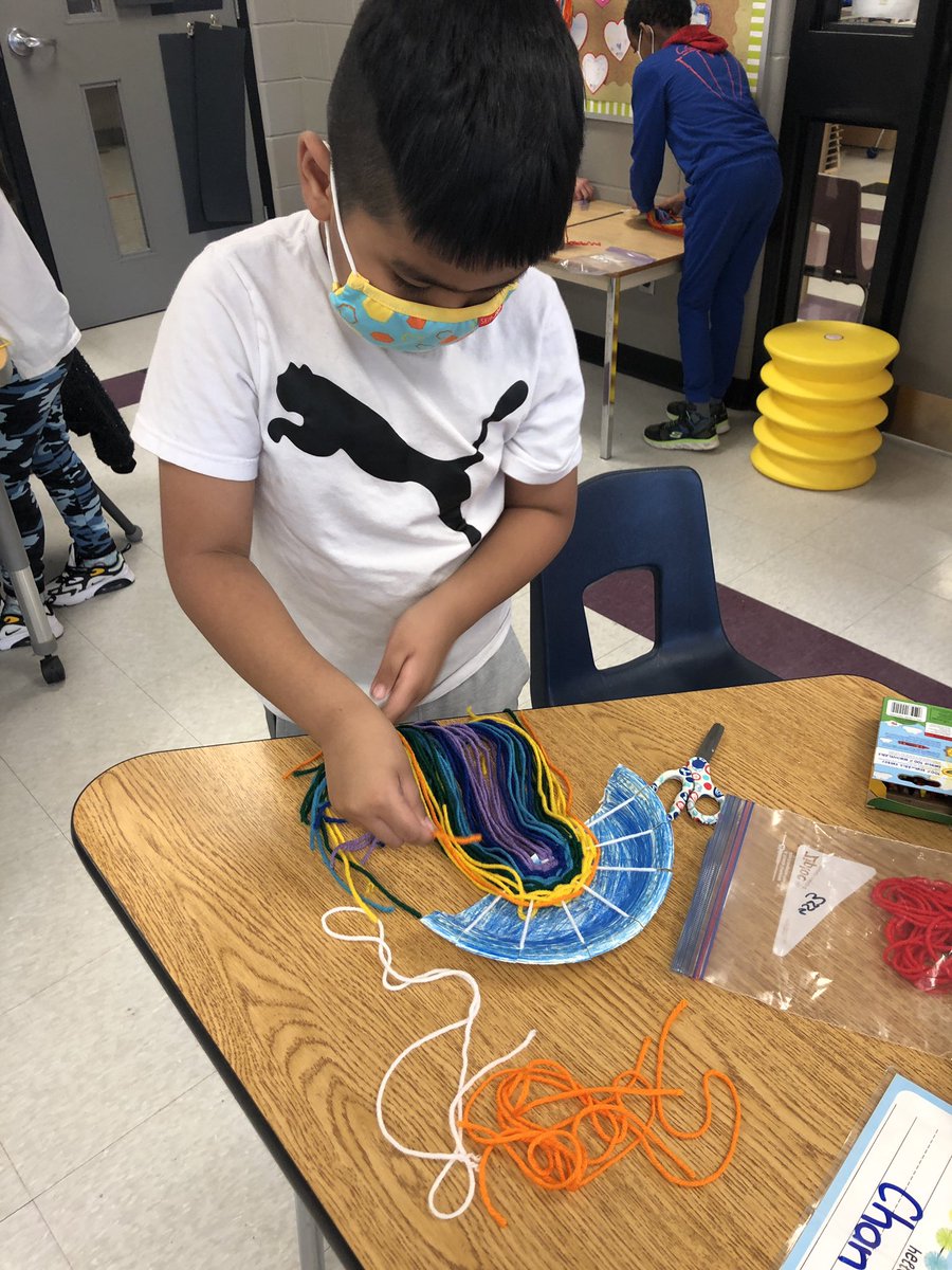 Students in Room 13 completed one of my favourite projects today, Rainbow looms! Ask us about the different parts of the loom and how we weaved each weft! <a href="/mckwrdsb/">Mackenzie King PS</a> #weaving #fibrearts <a href="/BorchKatelyn/">Katelyn Borch</a>