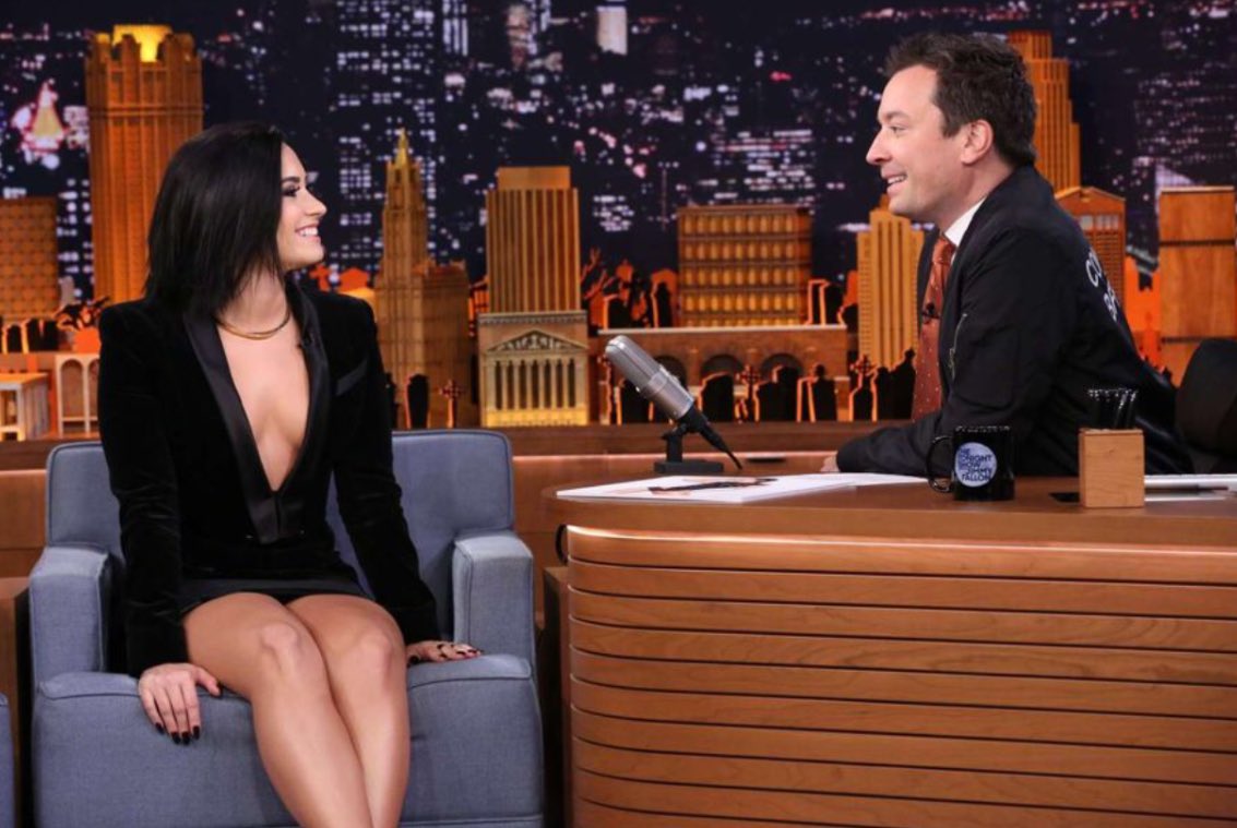 emisf4iry's tweet photo. besties reunion coming tomorrow night @ddlovato @jimmyfallon yayyy #DWTDTAOSO https://t.co/TfKuU68pOj