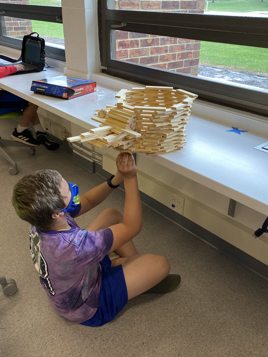 stahlt21's tweet photo. Today we used @KEVAplanks for a gravity defying engineering challenge. This challenge really made students think bout the physical forces acting on the planks. @HawthornMSN73 @District_73 #STEM #designthinking #kevachallenge https://t.co/t1rOXekLrN