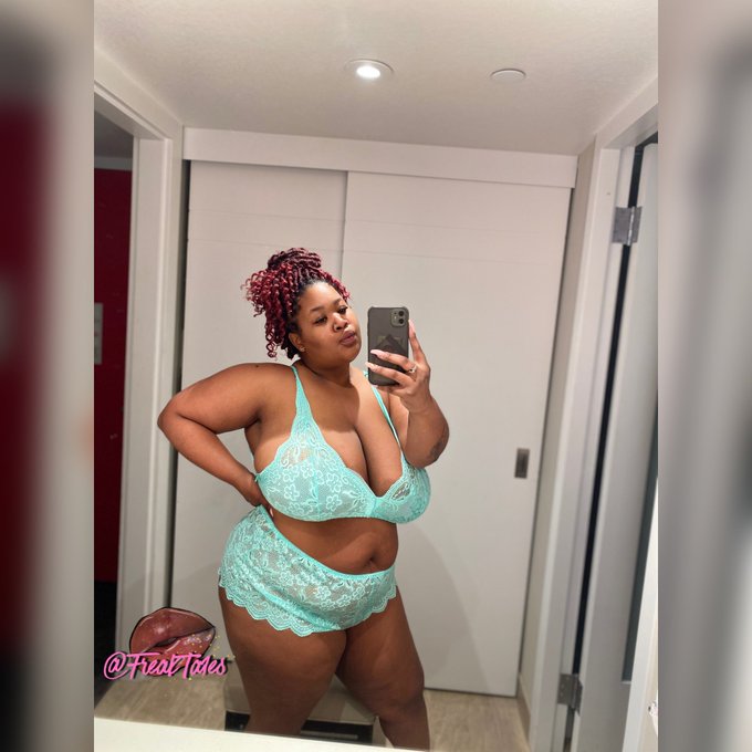 Thee👆🏽💋&amp; Da ✌🏽👅 https://t.co/xXxTqgtc99