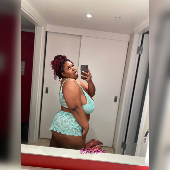 Thee👆🏽💋&amp; Da ✌🏽👅 https://t.co/xXxTqgtc99