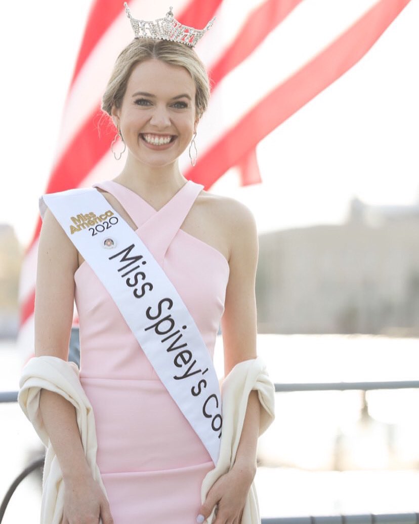 missgarner_nc's tweet photo. •Azalea Festival Day 2 of 74 Waves 🌺 
WOW 🤩 I had an incredible day representing the Queen’s Court for day 2 of the 74 Waves event with the NC Azalea Festival! 
📸: @blueberrycommercial 
#missspiveyscorner #missnc #missamerica #ncazaleafestival https://t.co/wG2U5arYgg
