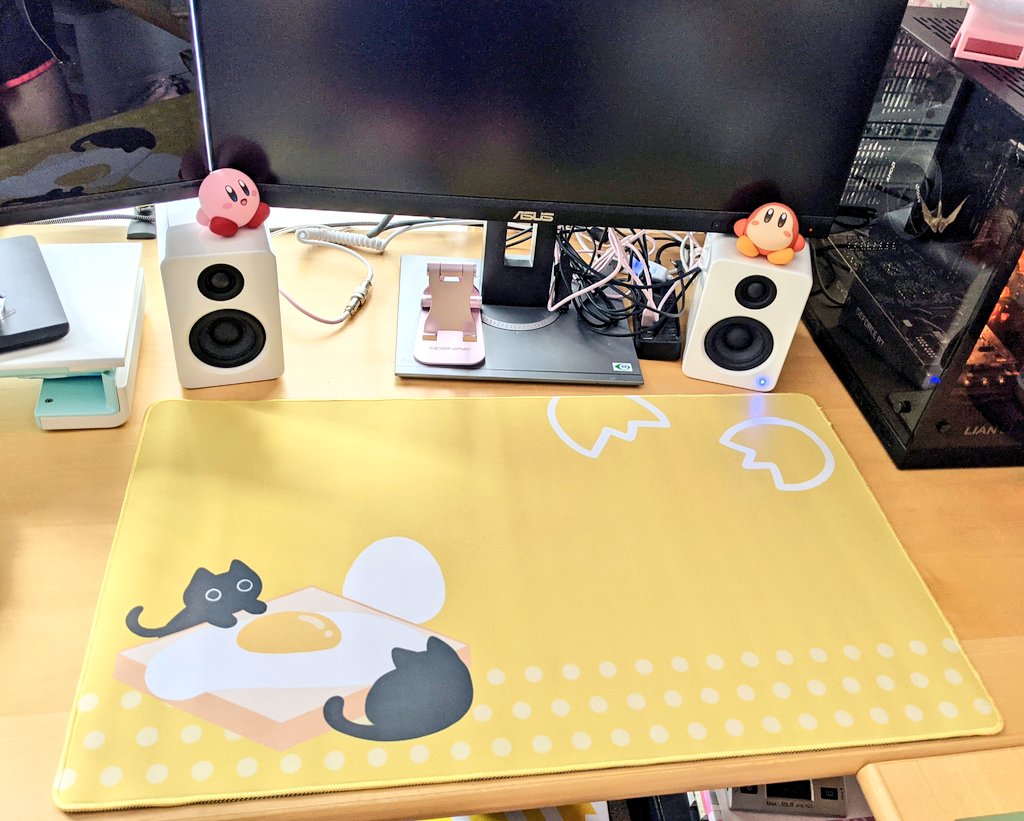 The eggy breakfast deskmats just arrived to me! 