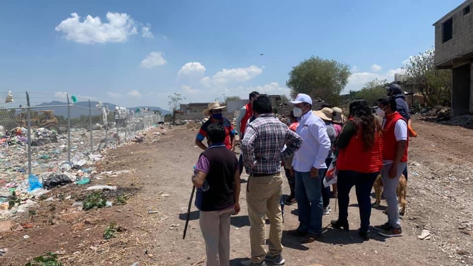 jaimegalindo33's tweet photo. Escuchar y ver la problemática en la que viven las familias del #Distrito3 es importante para formular las iniciativas que @hectorchavezprd y un servidor llevaremos al Congreso. 
#Tlahuelilpan trabajaremos por ti. 
#UnidosSomosMasFuertes
#VaPorMéxico
#VaPorHidalgo 🔵🟡🔴 https://t.co/Xk9f1x7IxA