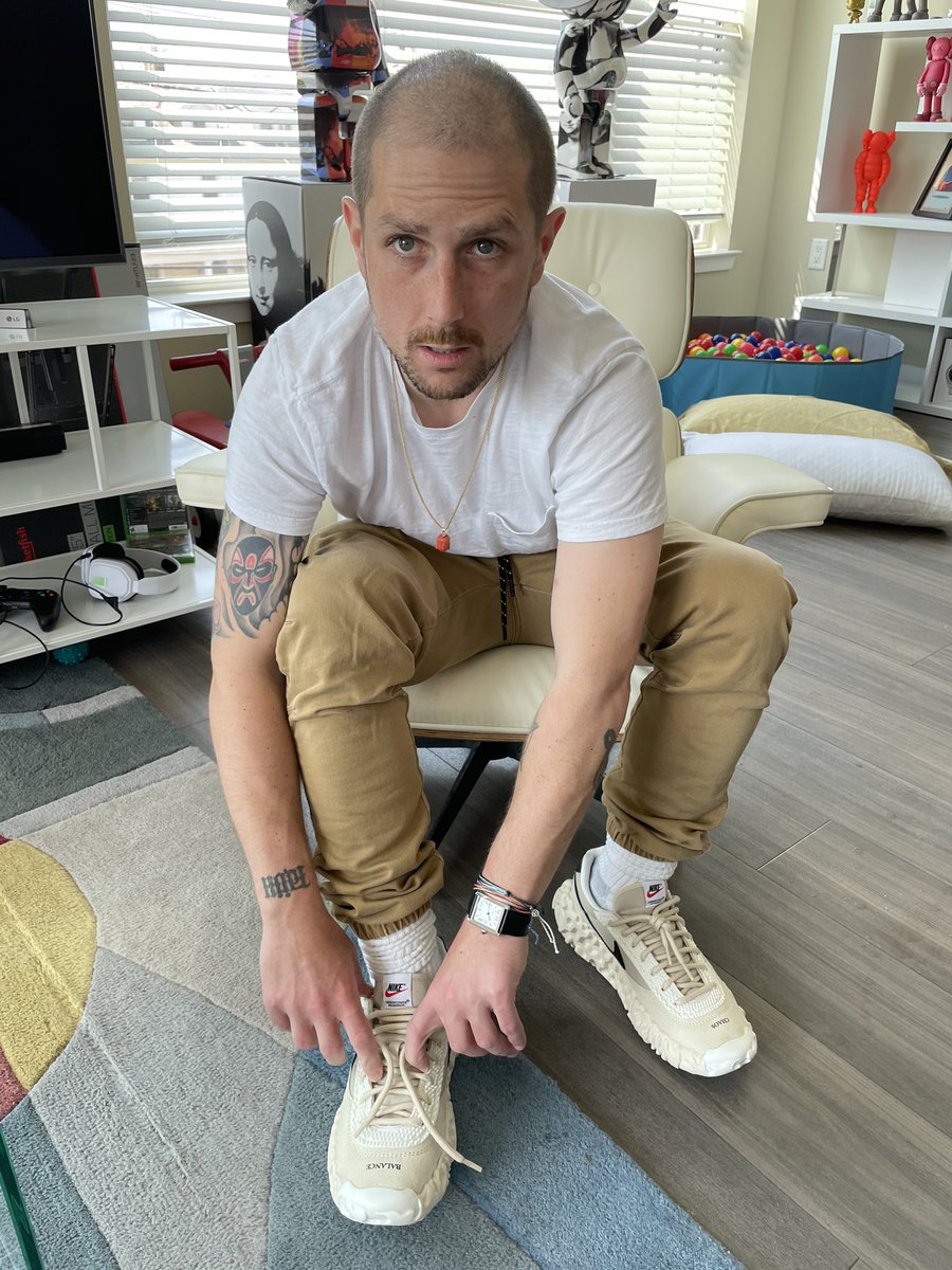 James_R_Joslin's tweet photo. “The key to style if just confidence. The rest is all just made up. 🤷♂️” ~ @James_R_Joslin #confidence #OOTD #Fitcheck #kickcheck #mensstyle #nike #nikeoverbreak https://t.co/1r2jKi8B5n