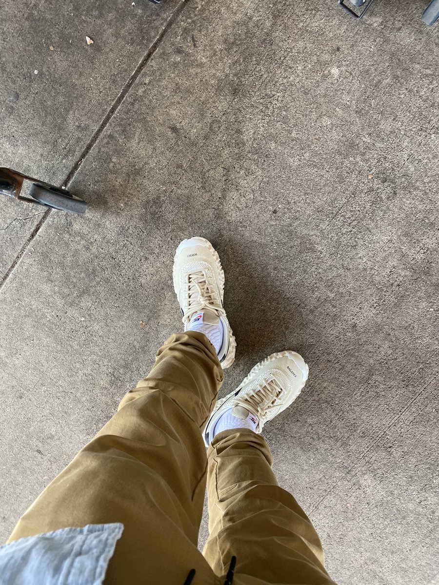 James_R_Joslin's tweet photo. “The key to style if just confidence. The rest is all just made up. 🤷♂️” ~ @James_R_Joslin #confidence #OOTD #Fitcheck #kickcheck #mensstyle #nike #nikeoverbreak https://t.co/1r2jKi8B5n