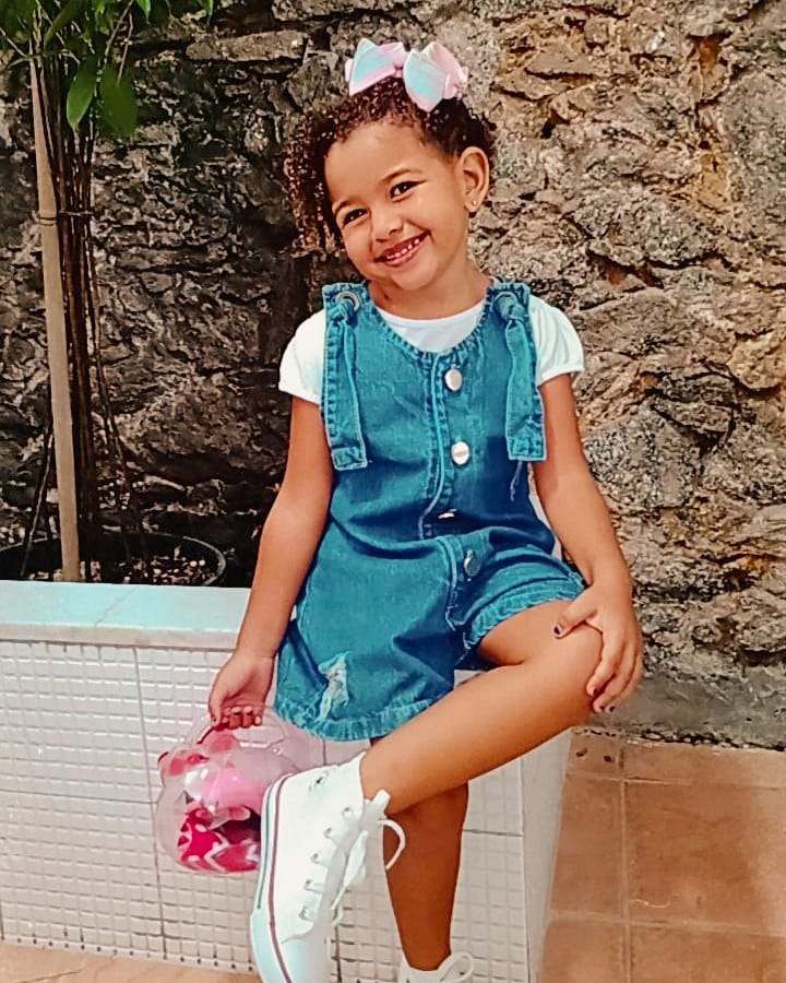 tianeguto14's tweet photo. Mais é mt Princesinha da Mãe dela!
😍😘💕🌹🦋
#MinhaBlogueirinha
#FoiDeusQueMeDeu
#MeuSegundoAmor
#AmorSóDeFilhos https://t.co/xxGAaKJC3x