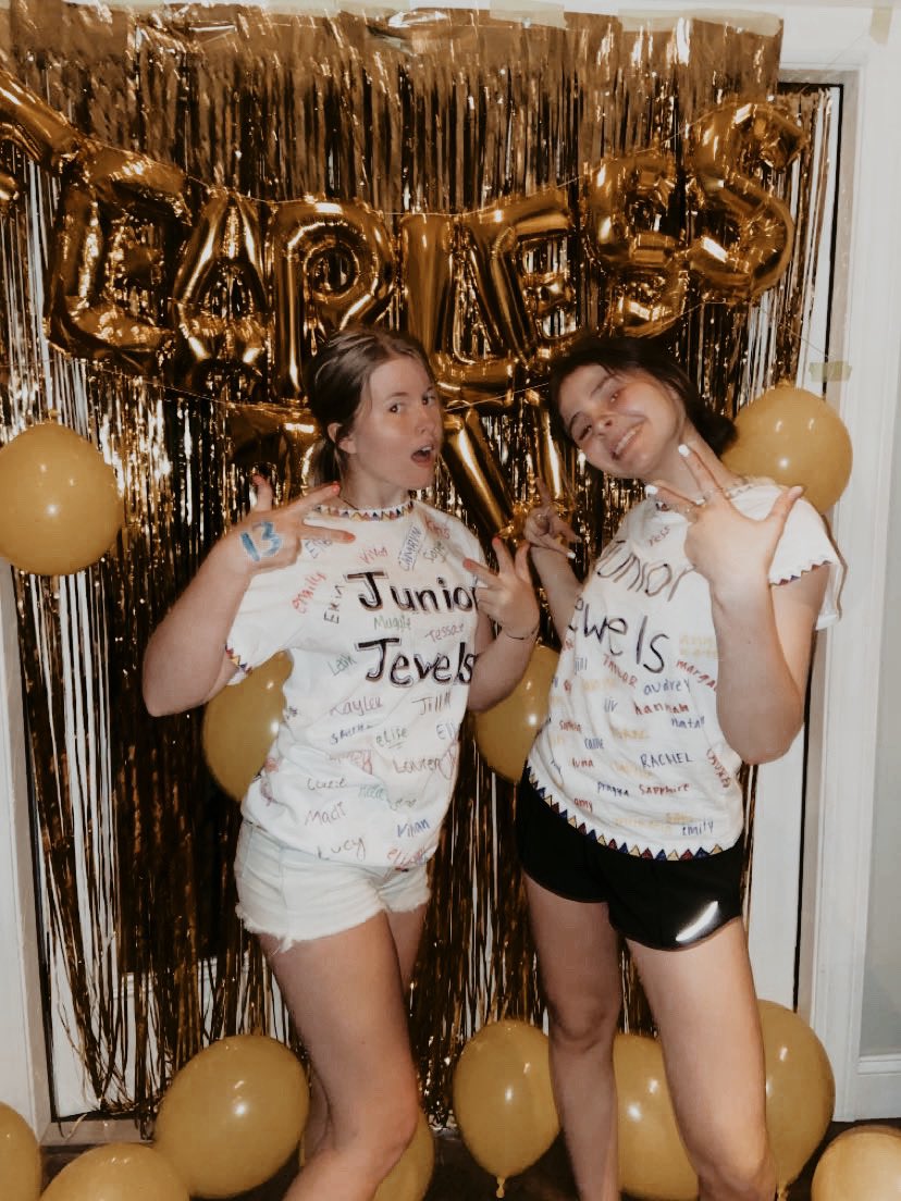 ellalovertay's tweet image. so so so ready for this!! #FearlessTaylorsVersionTONIGHT