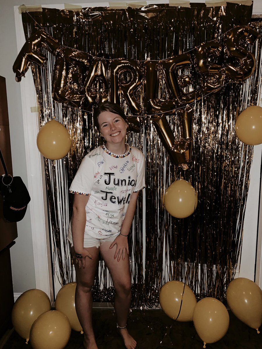 ellalovertay's tweet image. so so so ready for this!! #FearlessTaylorsVersionTONIGHT