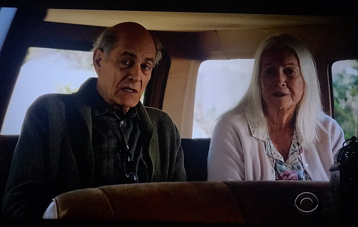 JHPEnt_com's tweet image. Y’all! Just when I think I couldn’t love @YoungSheldon any more, @anniepotts’s MeeMaw takes the Geezer Bus alongside #LALaw’s #AlanRachins #Alice’s #DianeLadd &amp;amp; 227’s @MarlaGibbs4Real. Here’s hoping MeeMaw takes the #GeezerBus more often! ❤️