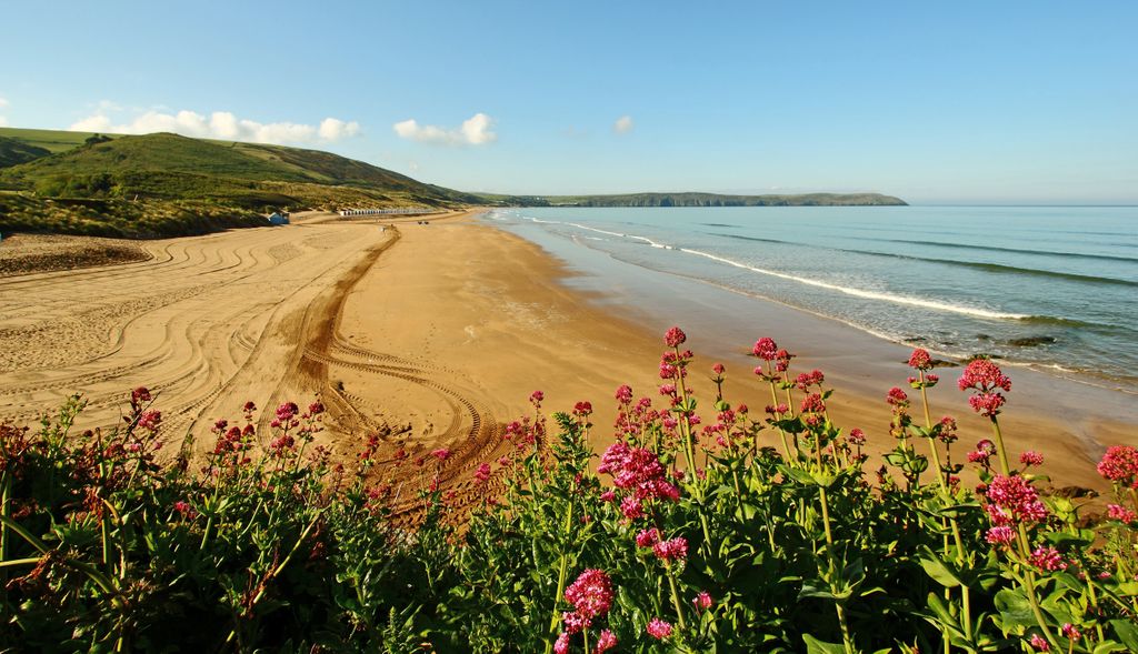 One of our very favourite beaches, Woolacombe in North Devon. 

#woolacombe #northdevon #sunnydevon #devon #lovedevon #gloriousdevon #devoncoast #devonlife #devonuk #exploredevon #visitdevon #swisbest #southwestisbest #southwestcoast #ukcoast #instabritain #lovegreatbritain⠀