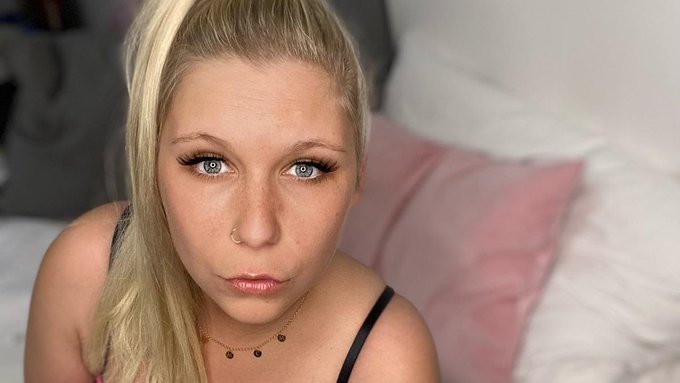 Du sollst mir doch in die Augen schauen 😎😇😋 https://t.co/SRg3fplx8s