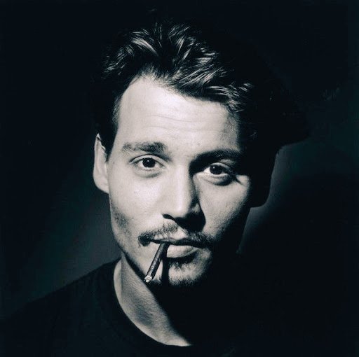 Si j'aime Johnny Depp c'est aussi car il n'est pas parfait, il n'a pas eu une enfance de rêve et il a accumulé les erreurs de jeunesses, c'est ce qui fait qu'on peut se reconnaître en lui je trouve 