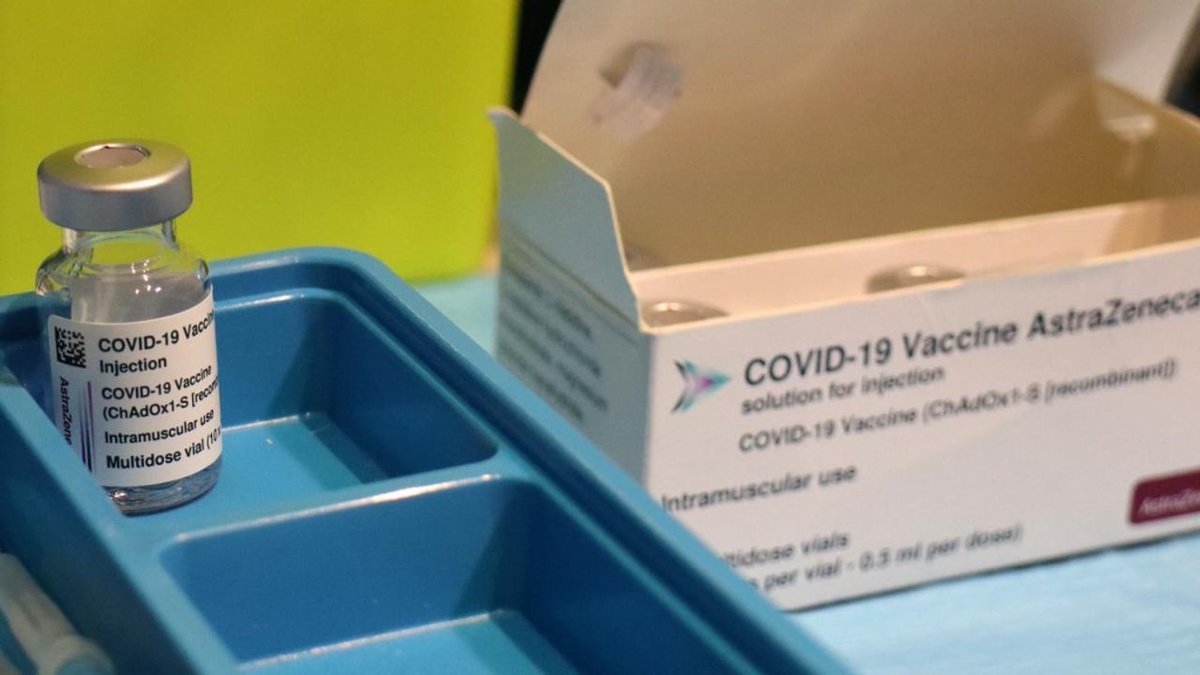 LCI's tweet photo. Primo-vaccinés à l'#AstraZeneca : vers une deuxième dose avec un autre vaccin pour les moins de 55 ans https://t.co/wUmrZmhe3T https://t.co/D3jSsHcjOy