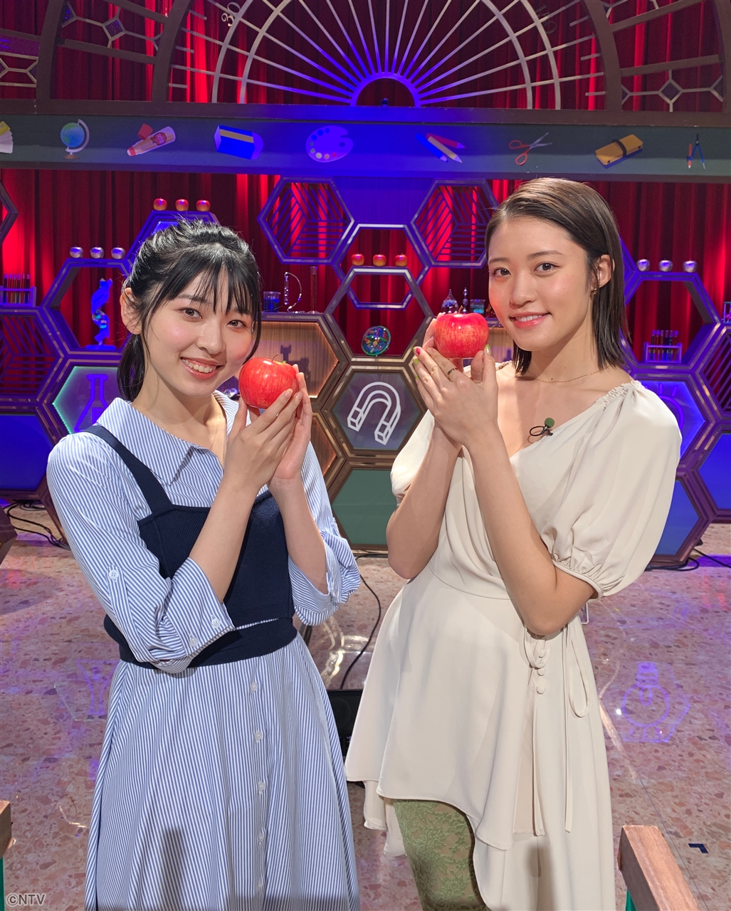 小学　娘 🍎🧑🏻‍🌾りんご農家さんに恩返しを！ りんご娘 #王林 ＆ #ジョナゴールド が 小学生の問題に挑む！ 【頭の体操の問題】 「A＋J＝Q」「A＋Q＝K」「A＋K＝14」 これらの式が成り立つとき Q＋K＝[？] の[？]に入るのは  ...