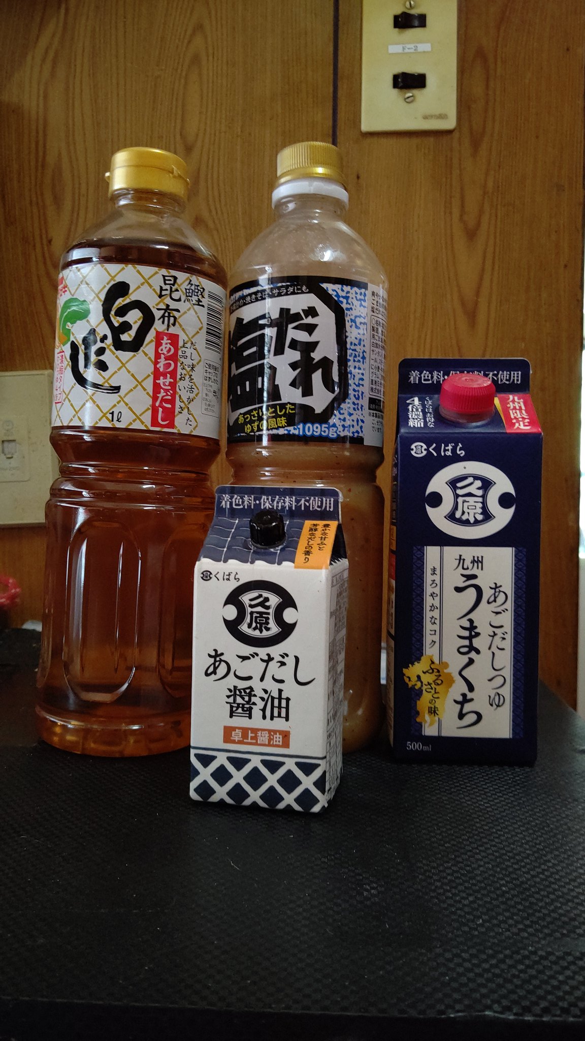 華燕mayluke Yanagimao 福岡でも購入できますか 私はこの4種類がﾒｲﾝです 紙ﾊﾟｯｸは福岡の久原が出してる あごだしめんつゆとあごだし醤油 九州醤油だけに甘味が強いけど 美味しいです ﾎﾞﾄﾙ系は業務ｽｰﾊﾟｰで購入した 白だしと塩たれです こちらはｺｽﾊﾟ最強