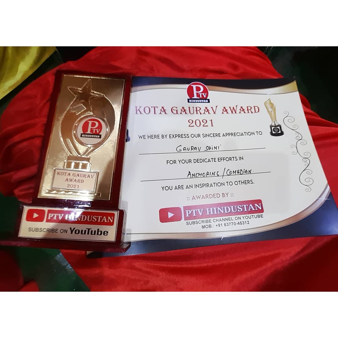 anchorgauravs's tweet photo. Awarded for my passion.
"KOTA GAURAV AWARD 2021" for anchoring and comedy.
.
.
Thanks @ptvhindustan1
.
.
#anchorgaurav #emceegaurav #Anchor #emcee #Comedian #corporateanchor #weddinganchor #sangeetemcee #weddingemcee #indianwedding #bestwedding #bookanchor #bookhost #comedyanchor https://t.co/pEgkqOpdcn