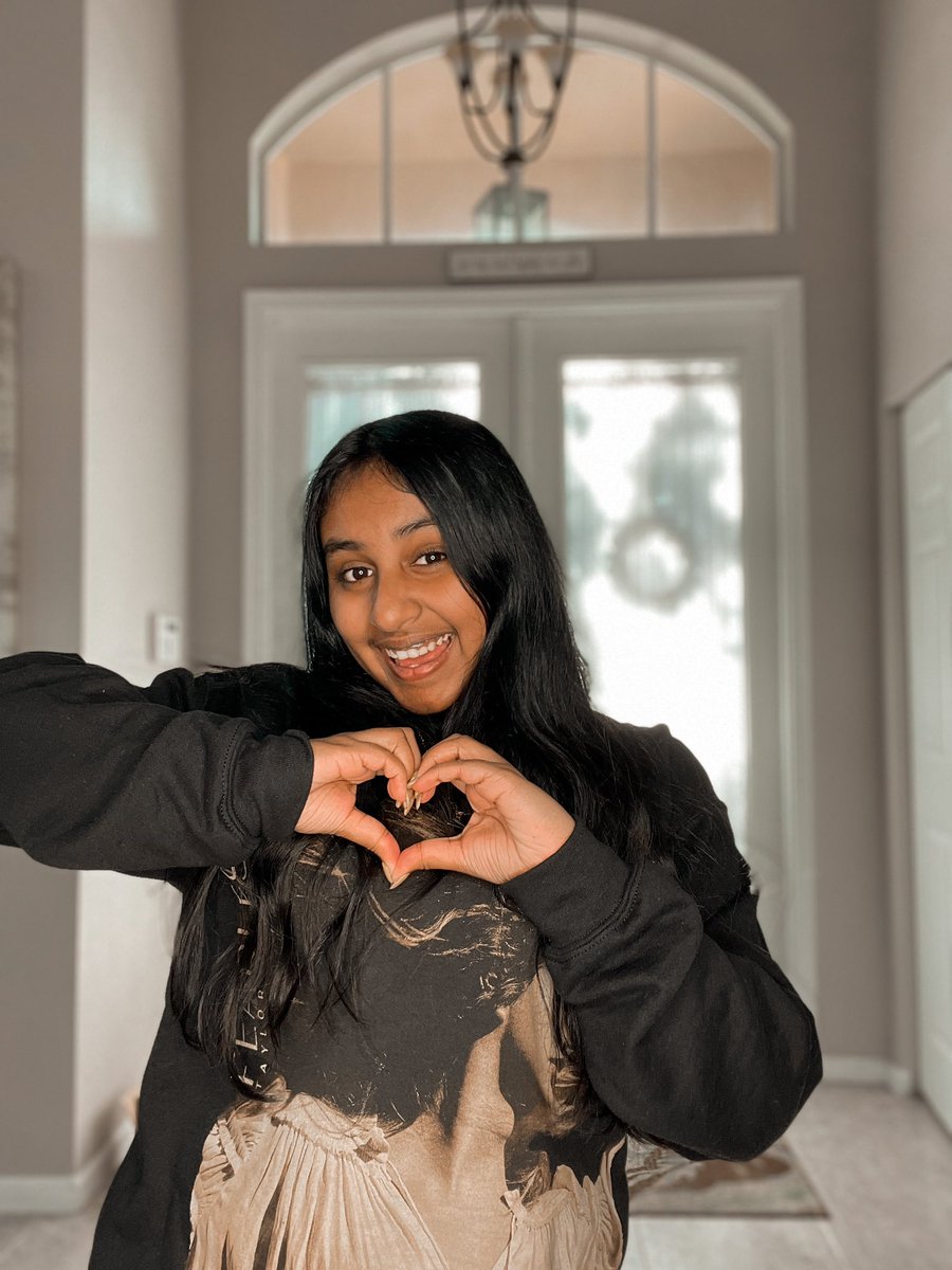 tinalovestay's tweet image. @taylornation13 @taylorswift13 this is the face of someone who just realized that they are going to get to listen to fifteen (taylor’s version) while being fifteen! heart hands forever! 💛💛#FearlessTaylorsVersionTONIGHT #FearlessTaylorsVersion