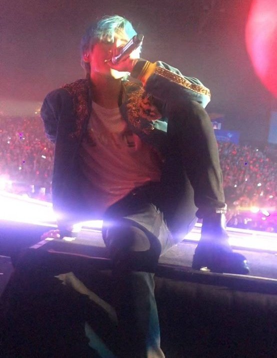 taehyung& #39;s concert fantaken photos — a thread