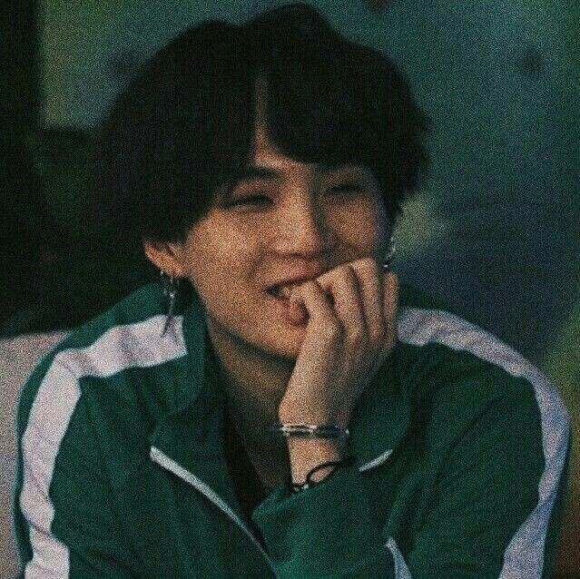 Pictures of Yoongi that makes me feel like I& #39;m his girlfriend-a thread;
