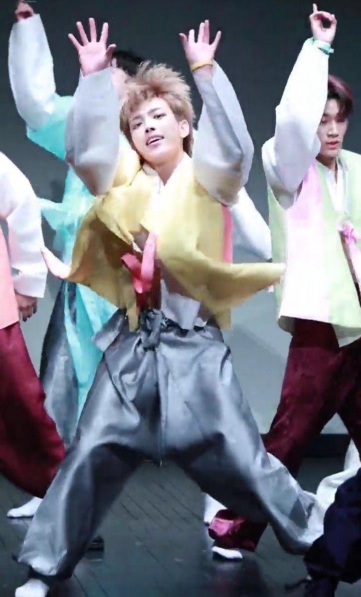 a short thread of hongjoong showing his tummy for entertainment;