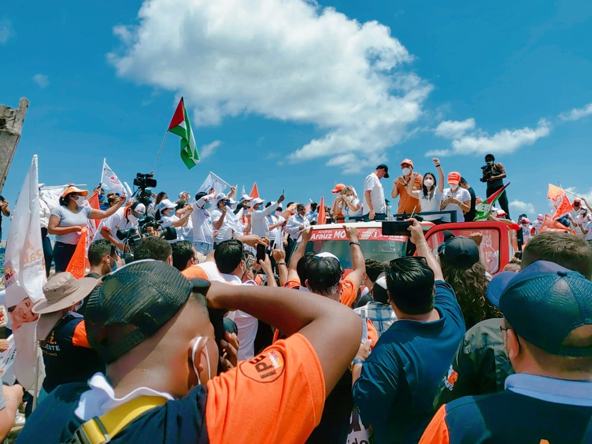 LeoGarciaRC's tweet photo. Acompañando al cierre de campaña de nuestro binomio de la esperanza @ecuarauz🇪🇨  y @rabascallcarlos🇪🇨 @MashiRafael @pierinaescorrea @pabelml @Mpalacioszam @RafaelOswaldo20 @marcelaguinaga @UNESECUADOR @UEPMANABI @JEsperanzaEc @UNESJOVENES @Sandinin @SofiaEspinRC @RonnyAleagaS https://t.co/fNMtFbTUBy