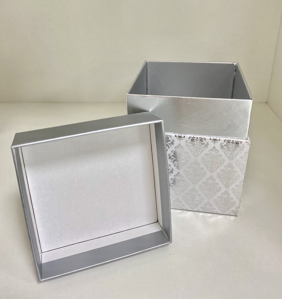 hc_packaging's tweet image. Elegant gift box with pattern design and color custom. Receiving orders on request

HC Packaging wholesale customized paper packaging boxes

#papergiftboxes #customgiftbox #moderngiftbox #alibabagiftbox #hcpackaging #box #packagingdesign #beautyboxes