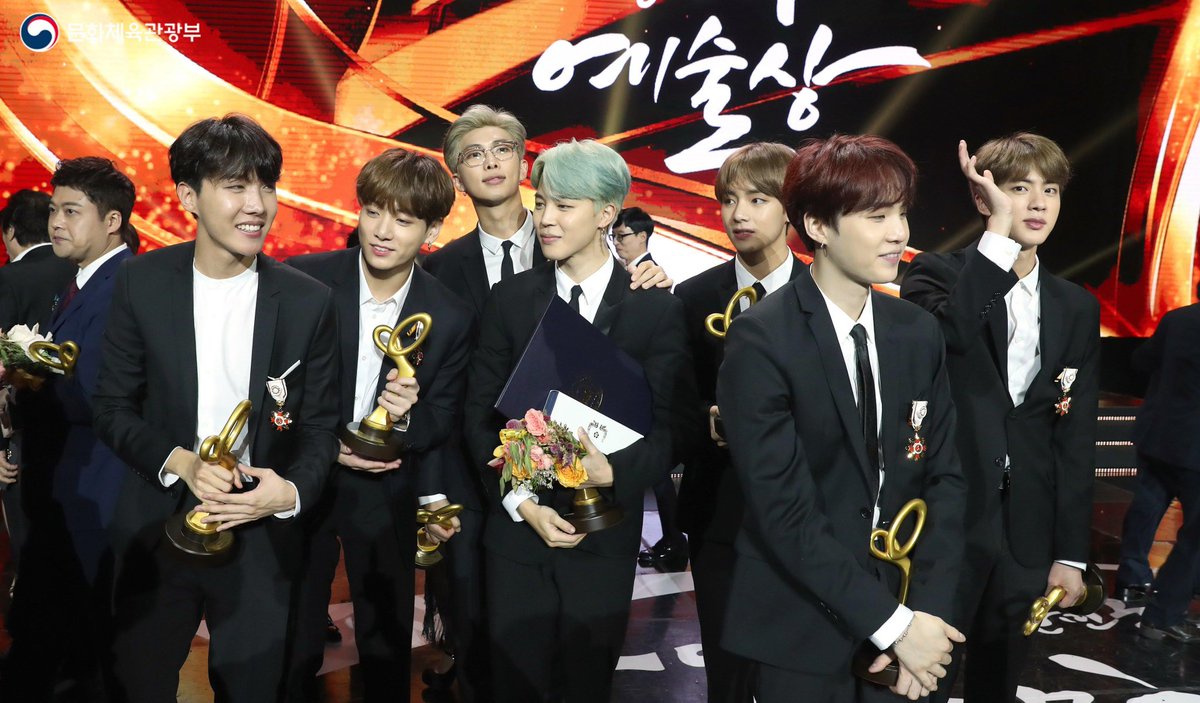 anyway, here's a thread of bts pictures /i have/ when they got their Order of Cultural Merit Award because BTS IS THE STANDARD
