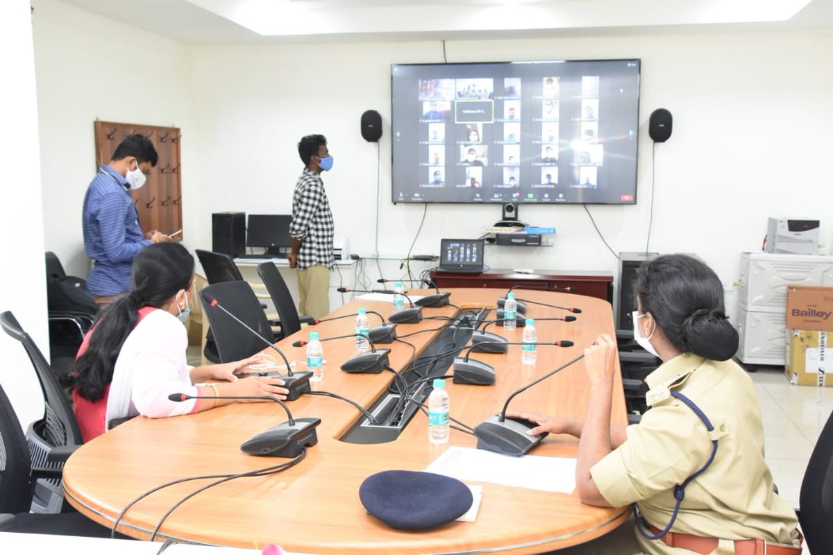MalkajgiriCop's tweet photo. Today #Rachakonda_Admin DCP Smt. Shilpavalli conducted a #Zoom meeting with the 38 #CovidPositive #policepersonal & guided them on the #precautions to be followed and took a report of their #healthstatus.
@TelanganaDGP @TelanganaCOPs @cyberabadpolice @hydcitypolice @DcpBhongir https://t.co/F3UVjB8lCP