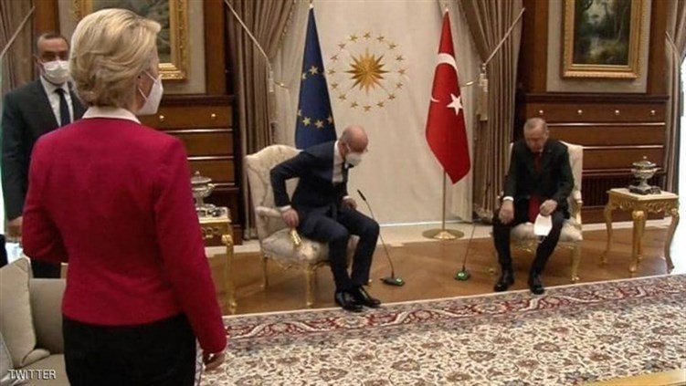 بقصر أردوغان.. موقف محرج لمسؤولة أوروبية يفجر أزمة دبلوماسية