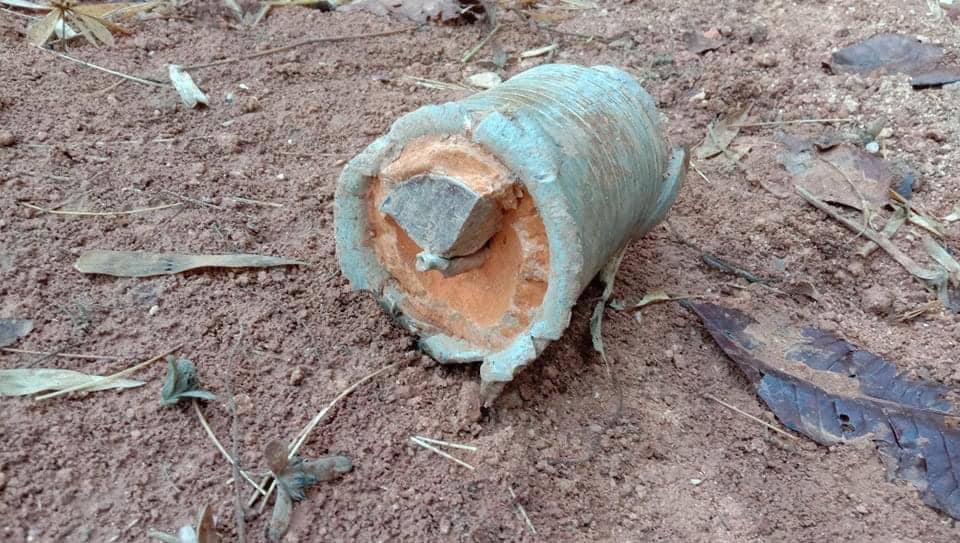 DaveYe17's tweet photo. A 60 years old villager was killed by military terrorists as they fired artillery shells over YeMuPalaw, SawMuPalaw and TaePhoPalaw villages, KNU controlled areas yesterday. At least 30,000 were displaced in a few weeks.
#Apr9coup 
#WhatsHappeningInMyanmar https://t.co/xx7hxDTUfT