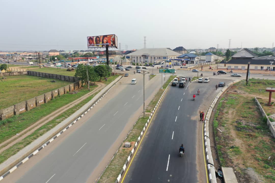EmeahuJames's tweet photo. #WhoNoLikeBetterThing 

This is newly reconstructed Akachi Bypass Road, Owerri IMO state. 

#ImpactOverAccolades
#3RInAction
#HopeIsWorking https://t.co/sLoPXDpl6f