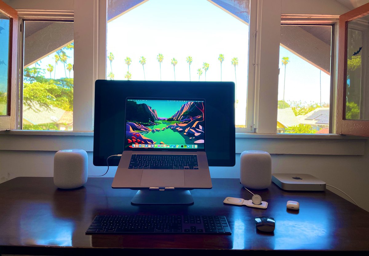yar1vn's tweet image. Got excited my desk went full Apple with no 3rd party accessories then @pavelvillarreal had to call out my MacBook stand. 

@raindesigninc it’s all your fault. 
The alternative was @twelvesouth BookArc but BigSur is acting out while connected to the Thunderbolt Display.