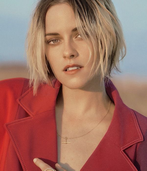 Happy birthday to sexy sapphic kristen stewart 