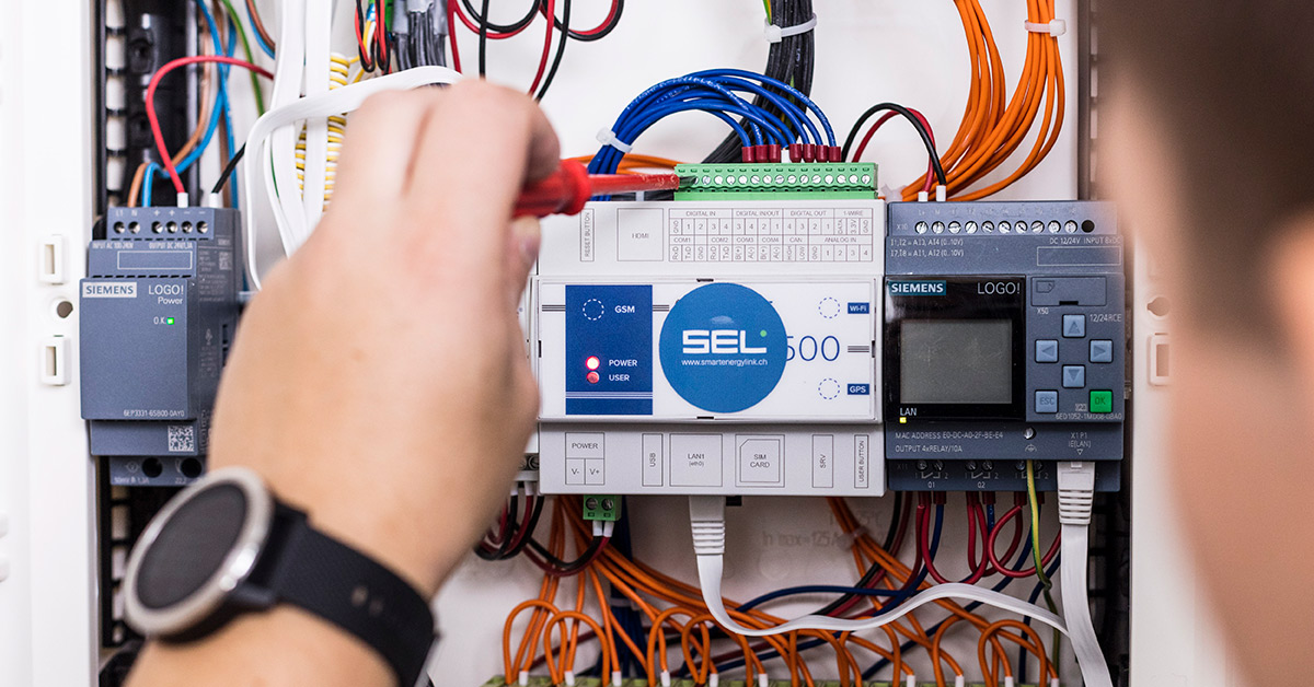 Energie360AG's tweet image. Ein intelligentes Zuhause mit einer Gebäudesteuerung ist nachhaltiger. Das funktioniert nicht nur bei Neubauten, sondern auch bei Renovationen. Wie das geht? Lesen Sie unseren Artikel über @SmartEnergyLink.
👉 fal.cn/emissionsloses…

#nettonull #energiewende