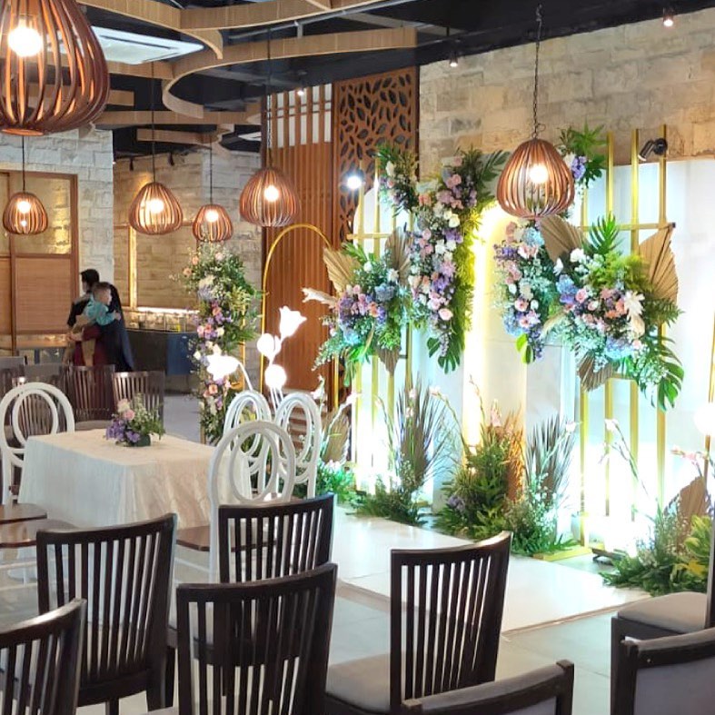 Dermaga Makassar The Breeze  tersedia untuk acara private kalian ya! Dari acara meeting hingga wedding 👰🏻🤵🏻 

Untuk informasi lebih lanjut silahkan hubungi Dermaga Makassar Seafood The Breeze BSD City 🙏🏻