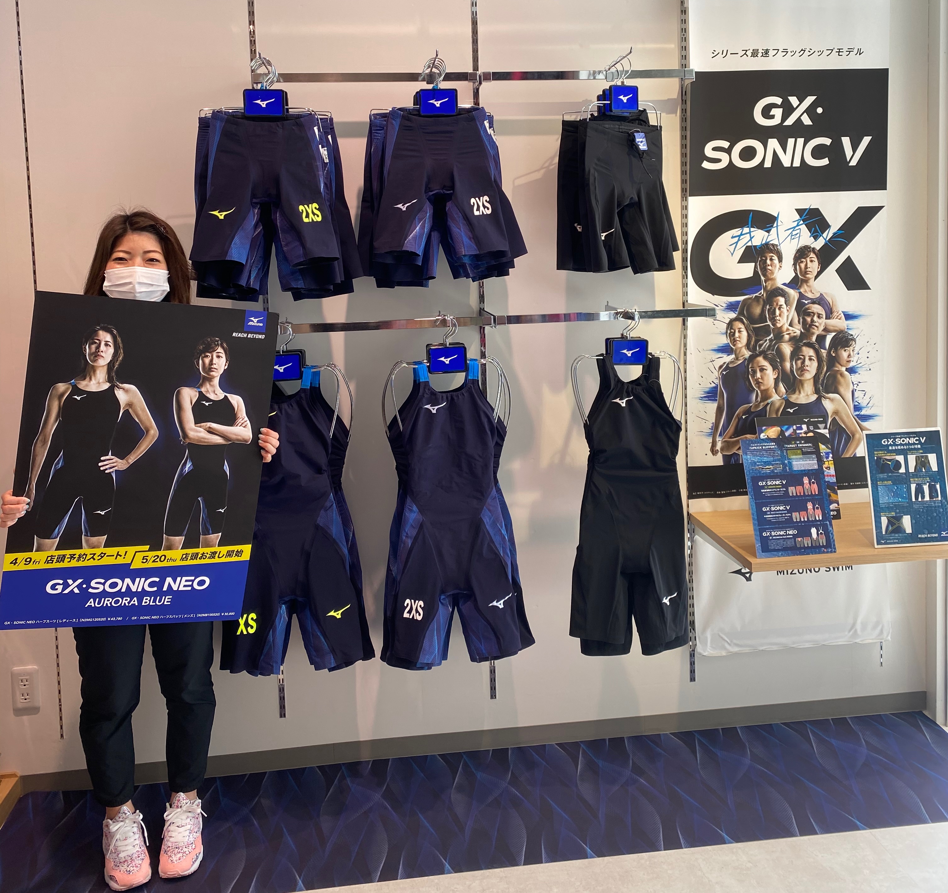 Mizuno Osaka ミズノスイム 予約受付中 日本選手権で多くの選手が着用している Gx Sonic Neo Aurora Blue 本日よりご予約を開始しました 5月日発売予定 池江選手のサインも展示中です ご予約はミズノオオサカ茶屋町４fスイム売場まで