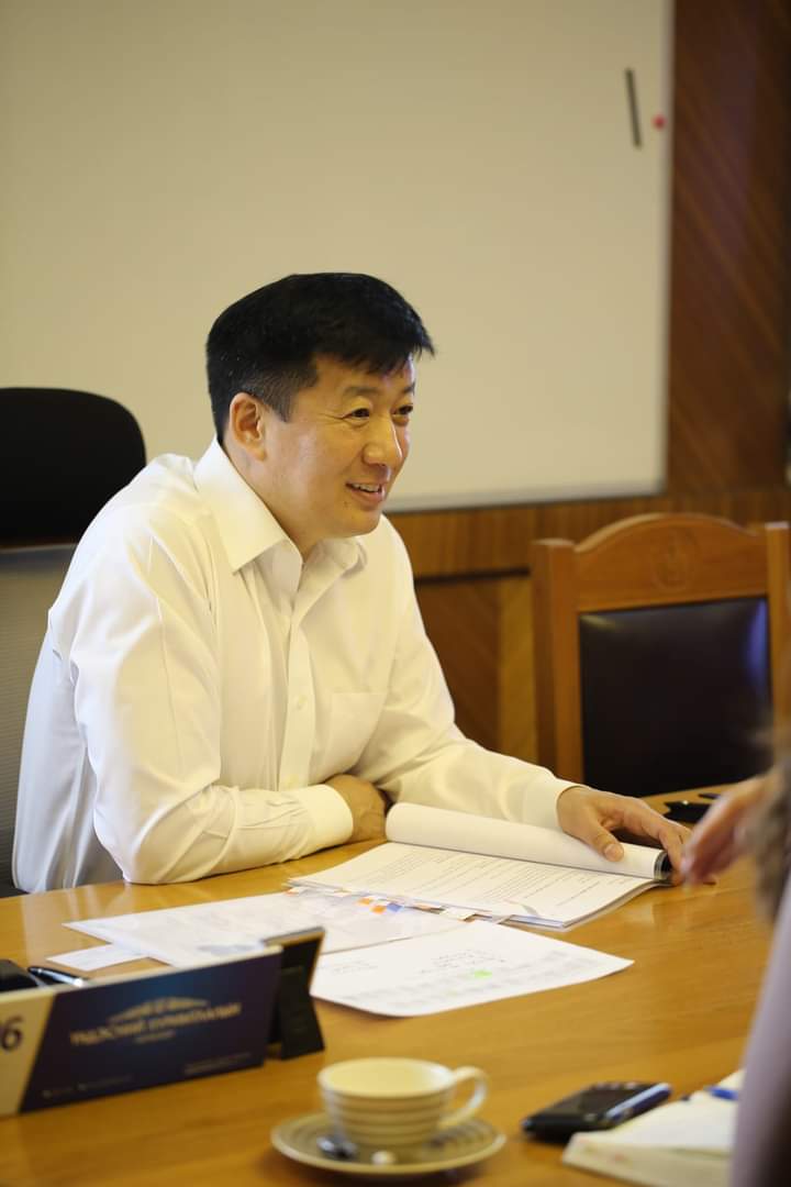 Хүн бүх юм аа АЛДАЖ болно, хүнээс бүх юмыг нь Булааж авч болно. Харин хүнээс авч болдоггүй ганц зүйл байдаг. Тэр бол МЭДЛЭГ. Тийм учраас их уншиж, Сайн СУРАХ хэрэгтэй 
САНГАЖАВЫН БАЯРЦОГТ