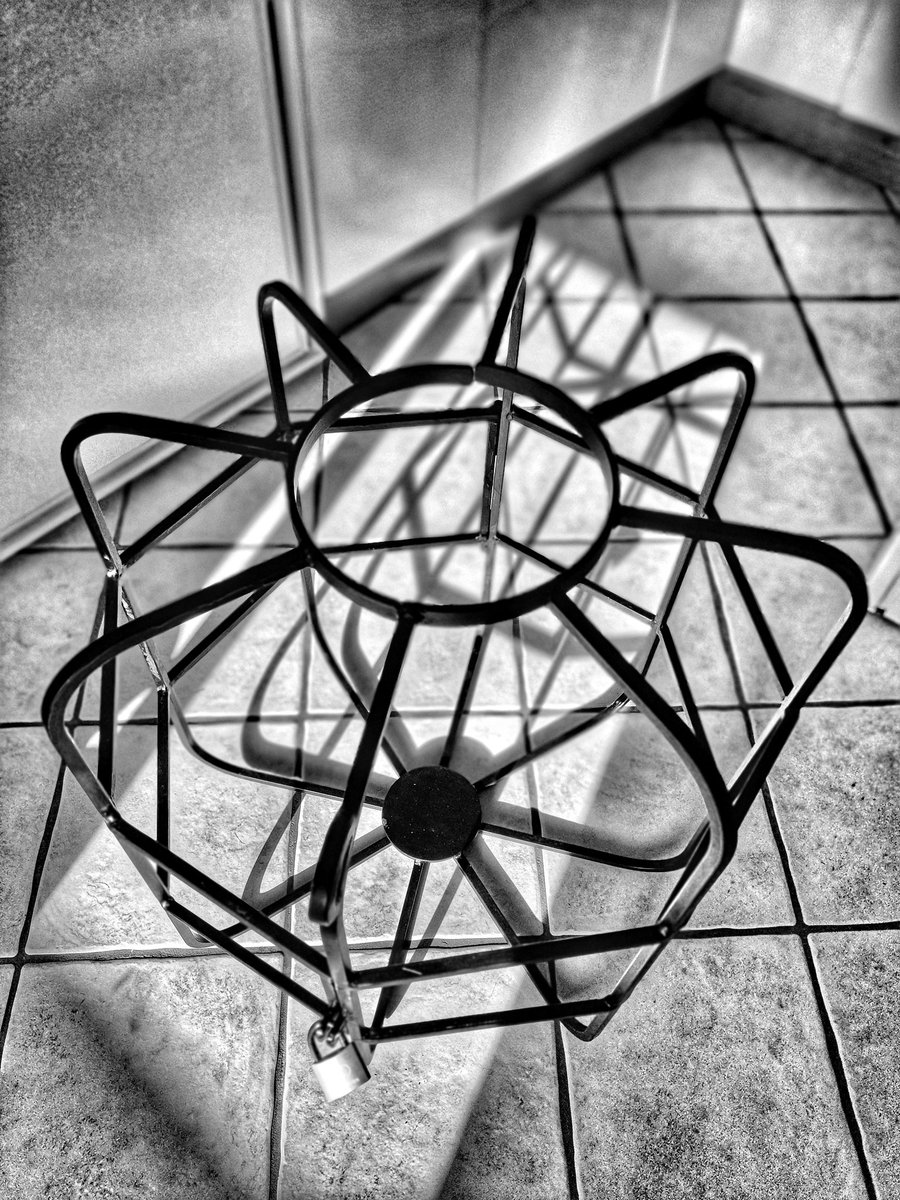 MaitresseLydi's tweet photo. #donjon #donjonlyon #bdsmlyon #cagebdsm #contraintes #prison
Cage BDSM de suspension avec cadenas de verrouillage... 😈😈😈 https://t.co/FSGjU4S3Fa