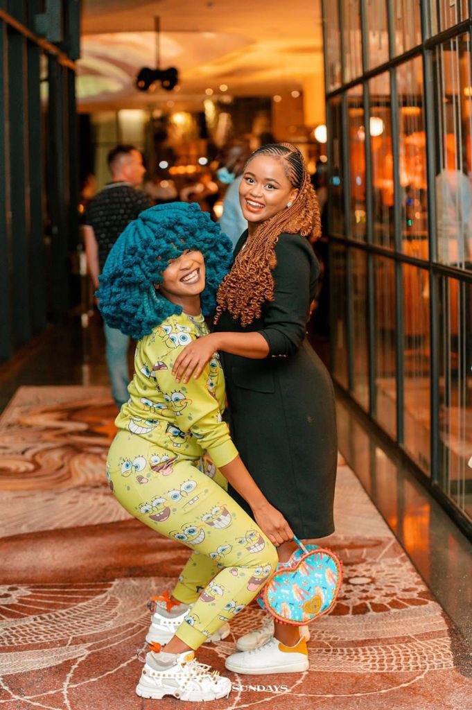 Moonsanelly's tweet photo. Me and my lil sis💙💙💙 https://t.co/dq49zmyLPb