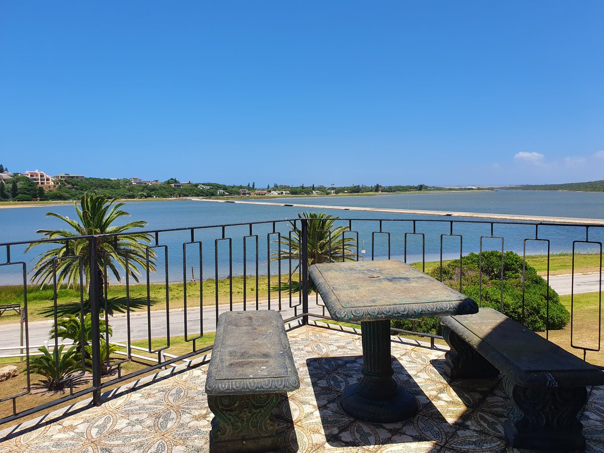 Lifestyle home for sale in Jeffrey's Bay. The sunset's from this deck is just unbelievable. #propertyforsale #jeffreysbayrealestate
nspropertysolutions.co.za/results/reside…