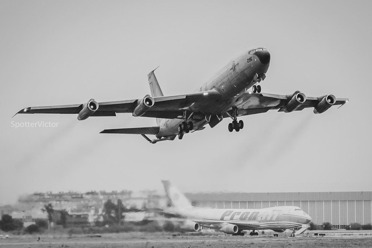 Perdonad si aún me dura la emoción... #boeing707 🤟🏼 <a href="/aeroVLC/">Aeropuerto Valencia</a> <a href="/VLCspotters/">VLCspotters ✈️</a>